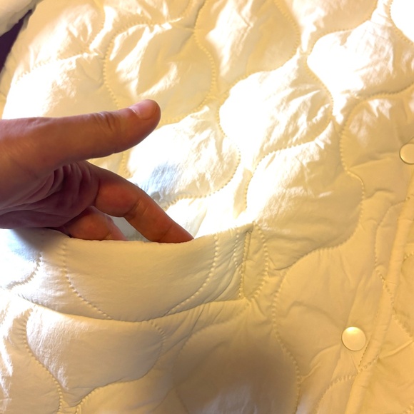 Grip & Co (sold by Simons) oversized white wavy topstitching quilted coat NWT - Picture 12 of 13